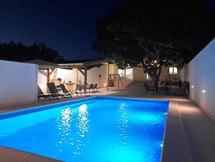 Ferienhaus für 6 Personen, mit Ausblick und Garten sowie Pool
