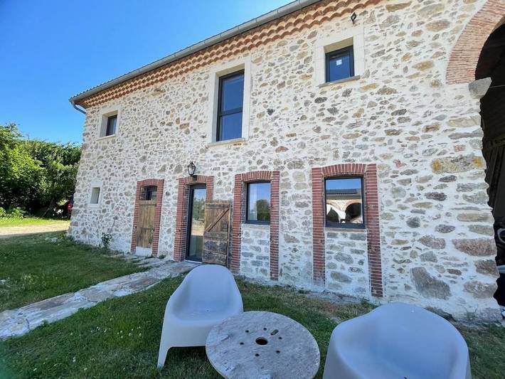 Gîte pour 3 personnes, avec piscine et jardin à Aussillon