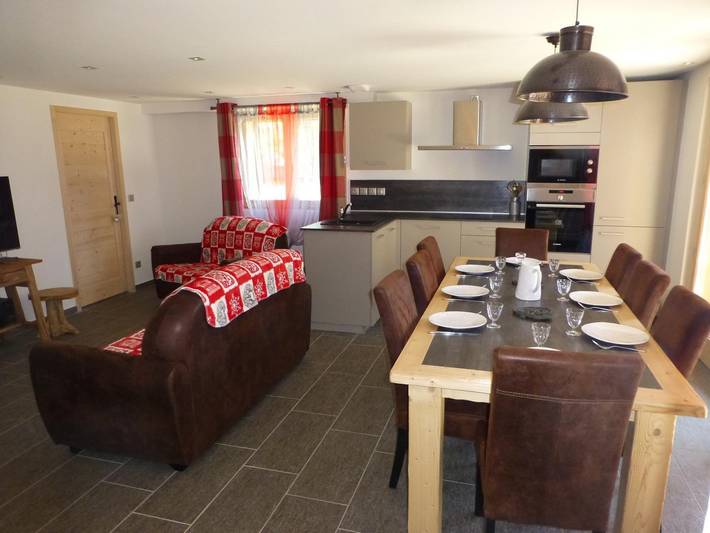 Gîte pour 8 personnes, avec terrasse dans Office De Tourisme De Notre Dame De Bellecombe - 3