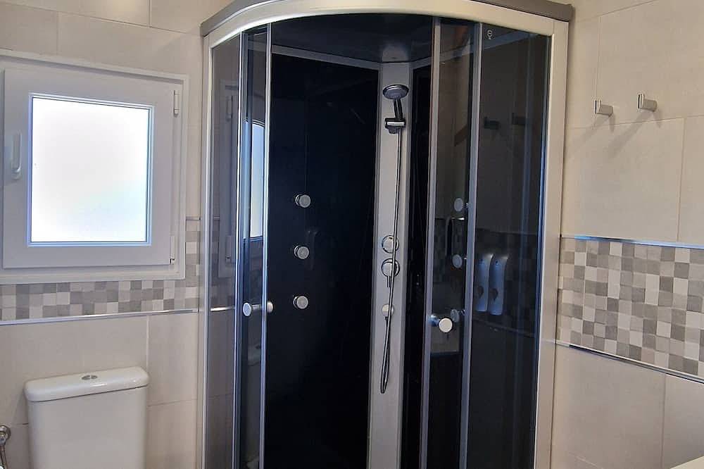 Entire apartment, Studio Modern Swimming Pool Barbecue Couples Friends Gym Sauna in Nuevo Baztán, La Alcarria