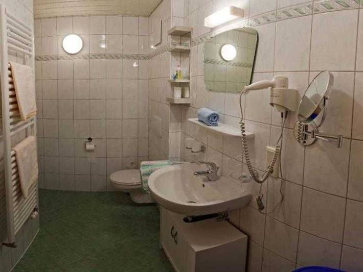 Ferienwohnung für 10 Personen, mit Balkon und Garten sowie Ausblick, kinderfreundlich in Tannheim (Tirol) - 3