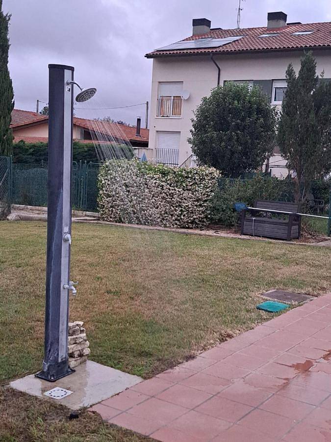 Casa para 6 personas, con piscina y vistas al lago además de jardín y vistas, Se admiten mascotas en La Rioja