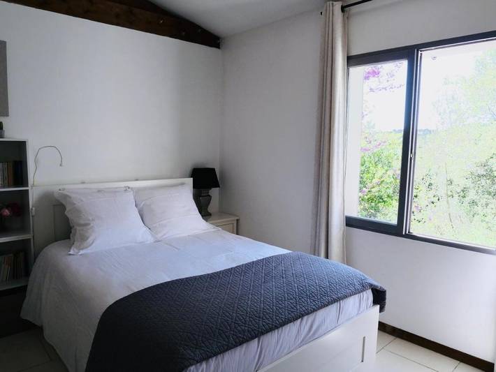 Location de vacances pour 3 personnes, avec jacuzzi ainsi que jardin et piscine à Cabasse - 4