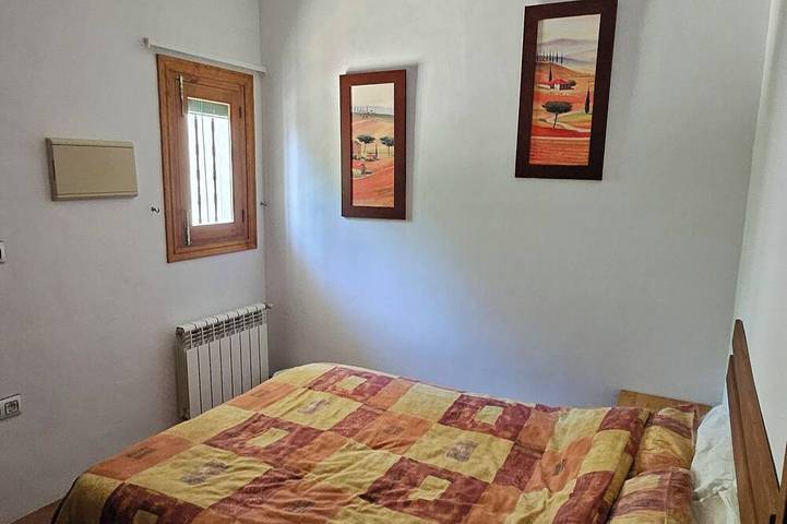 Appartement entier, Spacious, cozy and family-friendly apartment above Lake Iznajar in Rute, Sierras Subbéticas