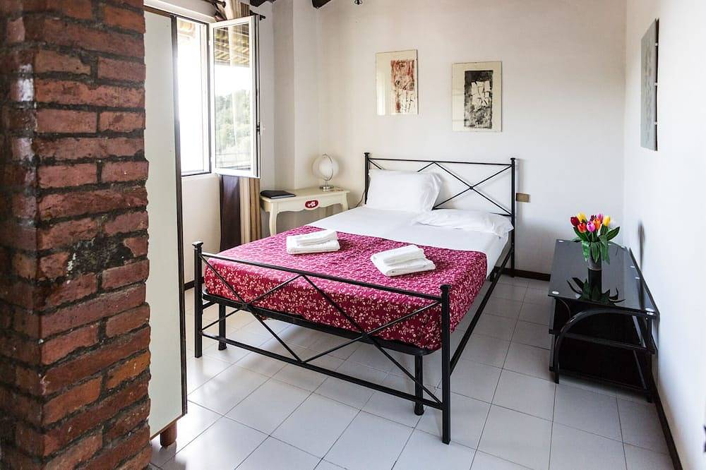Geheel appartement, Appartement La Fenice, Cristina Boerderij, huis op het platteland, prachtig uitzicht in Castelnuovo Magra, Italiaanse Rivièra