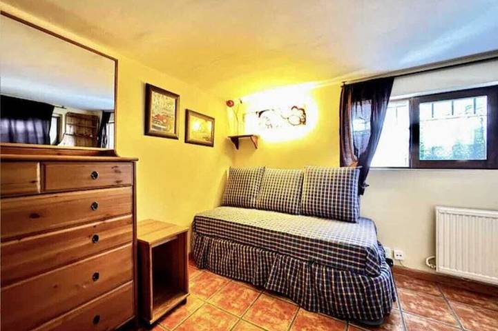 Abantos-the house in Galapagar. Apartment with direct access to the pool and lawn in Galapagar, Área Metropolitana de Madrid