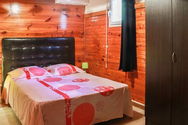 Gîte pour 2 personnes, avec terrasse ainsi que piscine et vue sur le lac à Saint-Pierre (ville) - 3