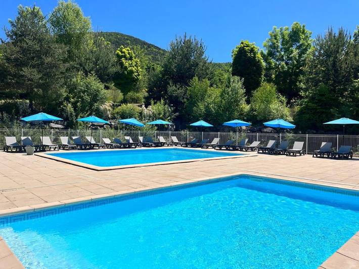 Location de vacances pour 5 personnes, avec jardin ainsi que vue et piscine, animaux acceptés à La Bréole