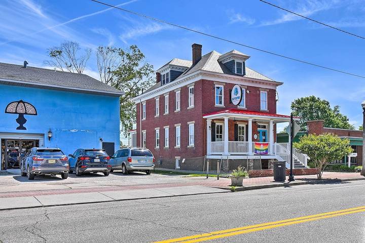 Vacation rental for 100 people, with yard and terrace in Hampton (VA)