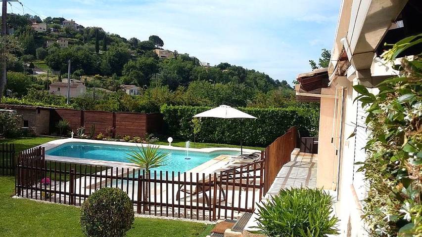 Villa für 9 Personen, mit Terrasse und Pool - 1