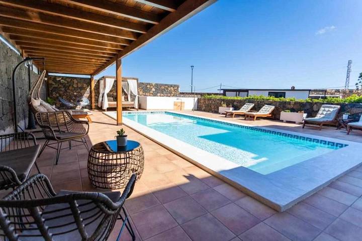 Chambre d’hôte pour 3 personnes, avec Terrasse et Jardin ainsi que Piscine et Vue