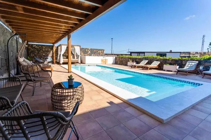 Chambre d’hôte pour 3 personnes, avec jardin ainsi que vue et piscine - 1