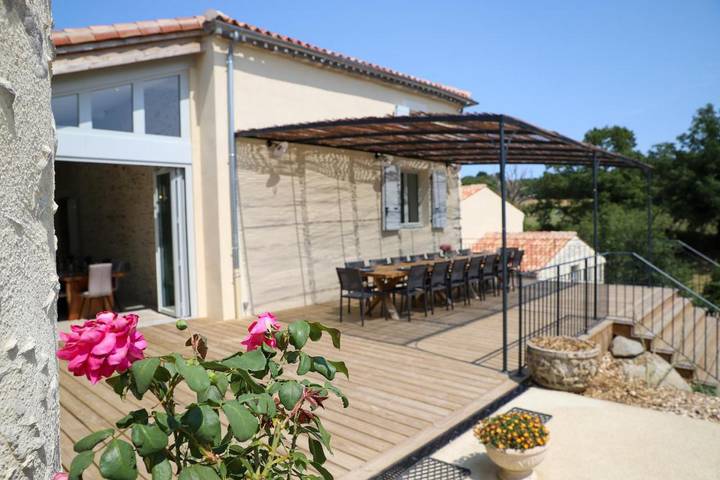 Location de vacances pour 21 personnes, avec Terrasse ainsi que Jardin et Vue à Cheffois