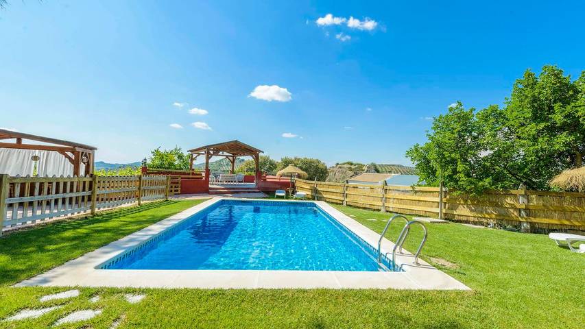 Casa rural para 16 personas, con Balcón/Terraza y Piscina en Valdepeñas de Jaén
