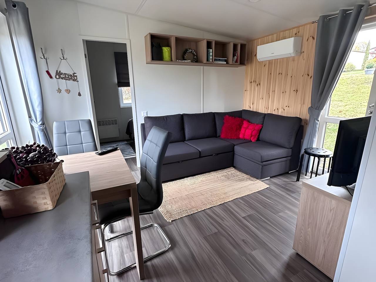 Ganze Ferienwohnung, Ferienhaus „Tinyhaus 1“ mit Bergblick, Wlan und Klimaanlage in Untergriesbach, Passauer Land