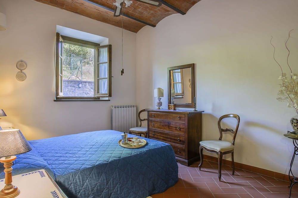Herrliche Wohnung in einem Ferienhaus für 4 Gäste mit  W-Lan, Pool, Tv und Innenhof in Castelfranco di sopra, Castelfranco Piandiscò (gemeinde)