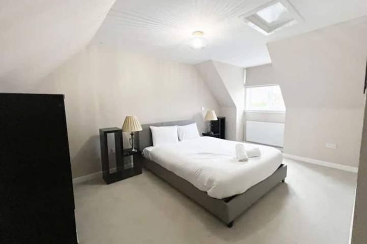 Superb 3 Bed Home away from Home, 5 minutes  from Glasgow Fort retail park in Glasgow, Greater Glasgow und Clyde Valley