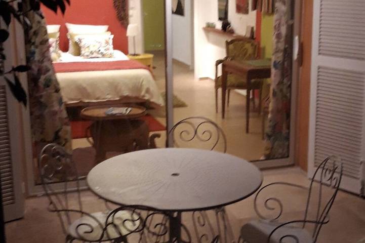 Schöne und komfortable Suite im Erdgeschoss in Eigentum, Pool und Spa in Le Castellet, Mittelmeerküste (Frankreich)