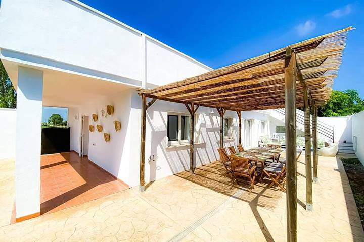 Location de vacances pour 7 personnes, avec vue ainsi que vue sur le lac et jardin dans Poble Nou Del Delta - 2