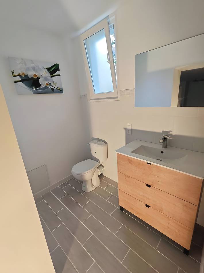 Holiday Home 'Le Gîte Écureuil' with Private Terrace, Garden & Wi-Fi in L'Île-Bouchard, Loiredalen