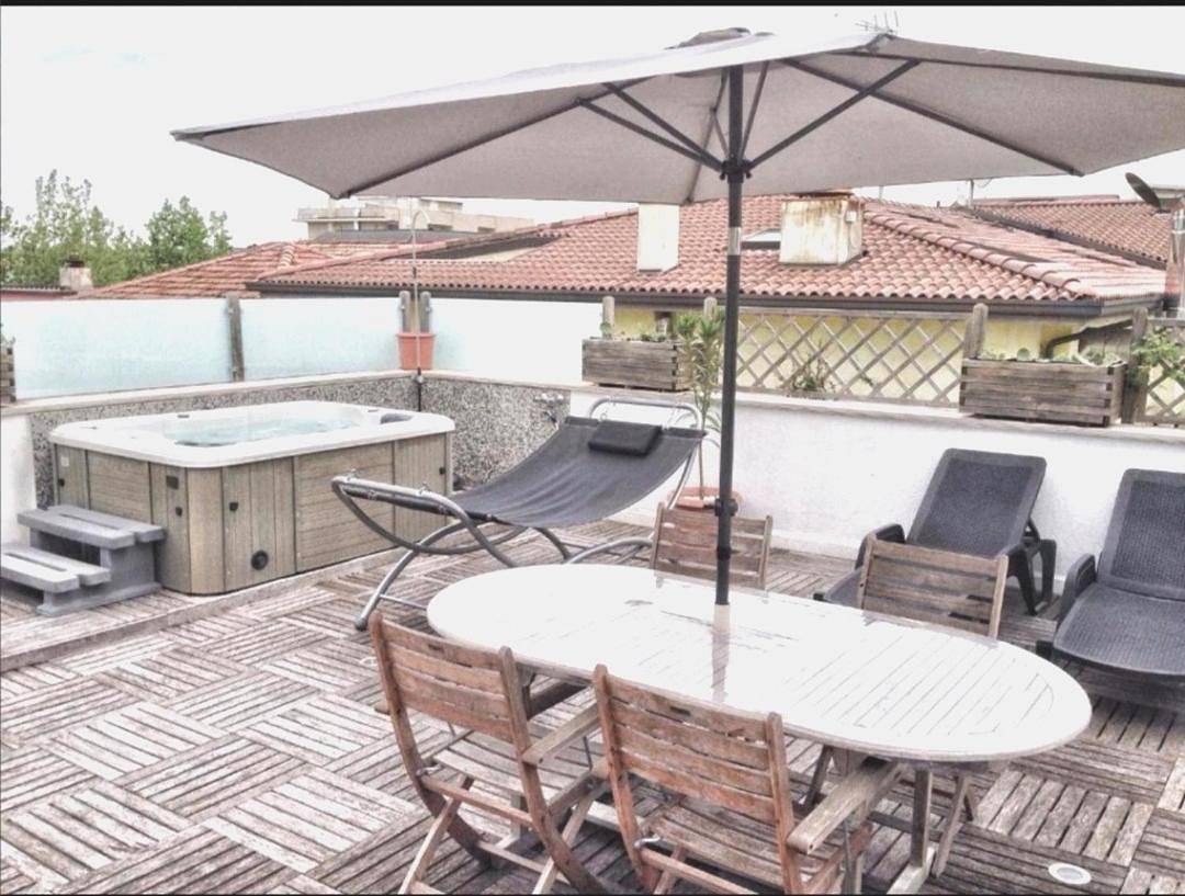 Appartement entier, Cn004 - Cesenatico, nuovo attico con terrazza e vasca idromassaggio in Gatteo A Mare, Cesenatico