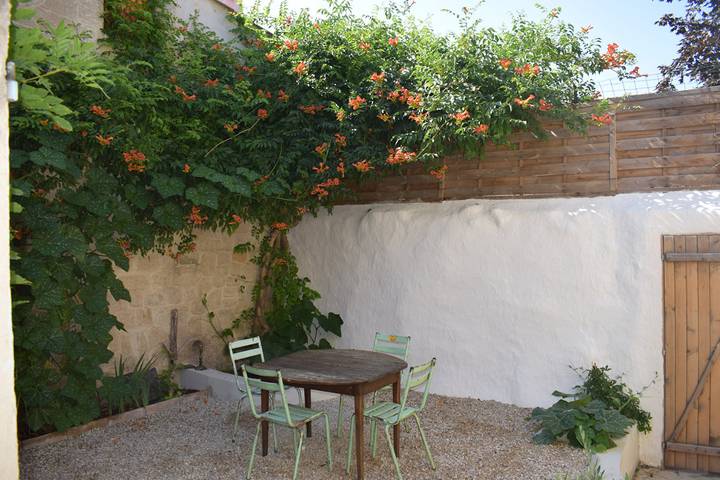 Gîte pour 4 personnes, avec jardin et terrasse à Montagnac