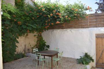 Gîte pour 4 personnes, avec jardin et terrasse à Montagnac