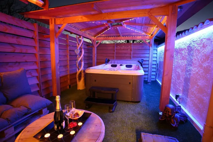 Apartamento de vacaciones para 2 personas, con jacuzzi y jardín - 1