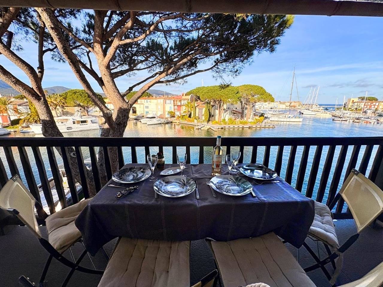 Hel leilighet, Renovated apartment with Internet, 2 bedrooms, parking in Port Grimaud in Port Grimaud, Grimaud
