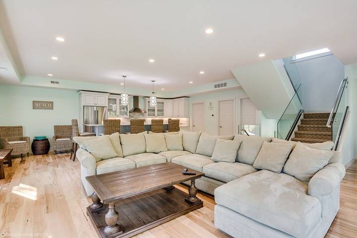 Vacation house for 32 people, with yard in Lake Michigan