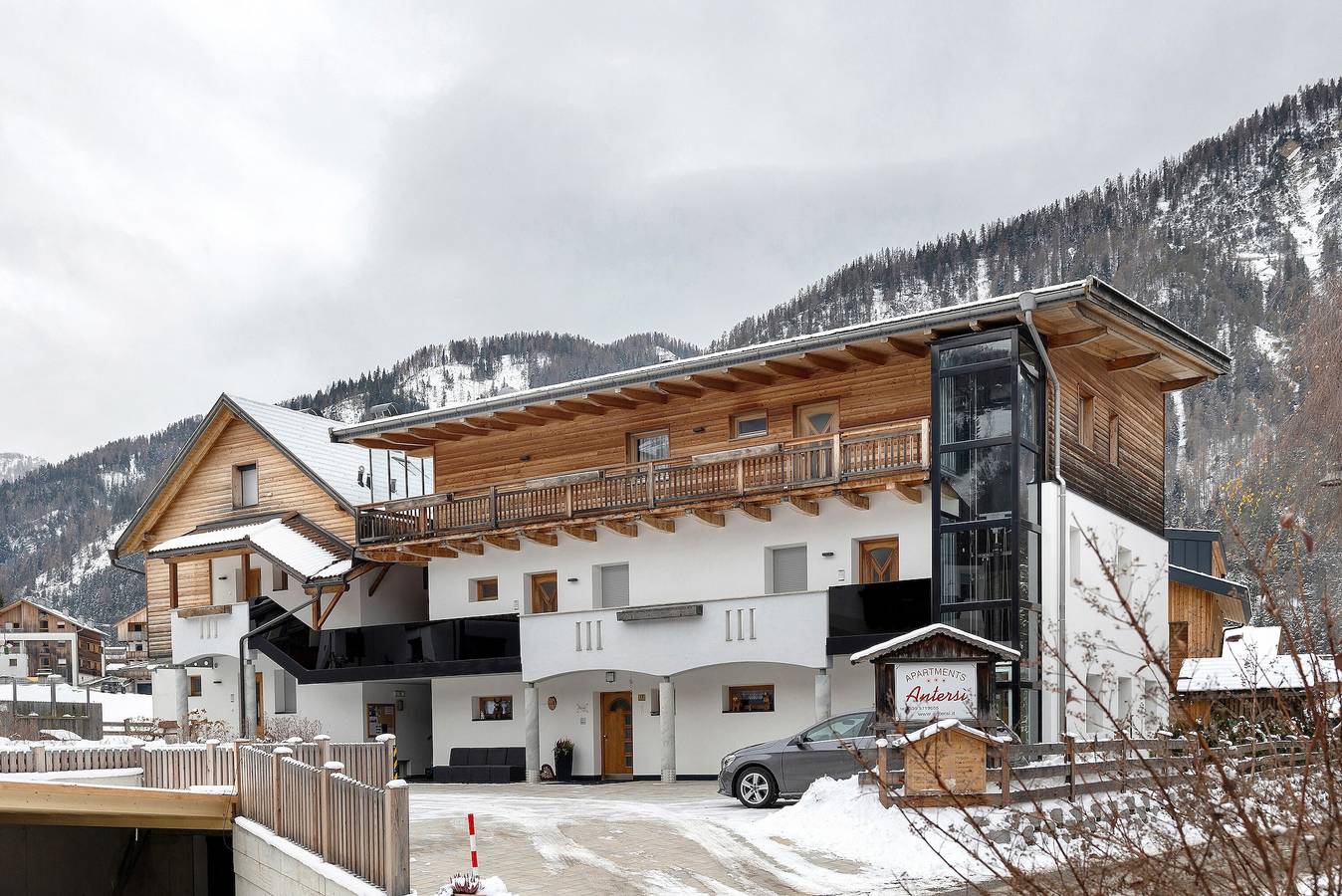 Appartamento intero, Appartamento 'Maria' con terrazza privata e Wi-Fi in San Vigilio di Marebbe, Marebbe