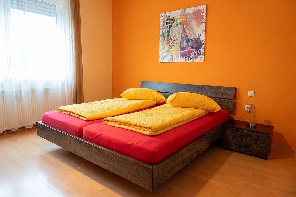 Ganze Wohnung, Große Fewo (ca. 75 m²), ruhig, citynah, Süd-Balkon, kostenfreie Parkplätze, Wifi in Niestetal, Hessisches Bergland