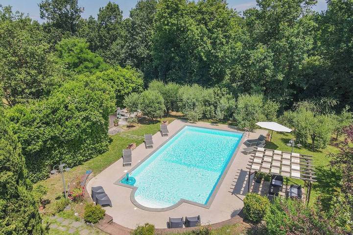 Casa con piscina privata, giardino recintato, aria condizionata a 25km da Lucca in Fucecchio, Firenze province