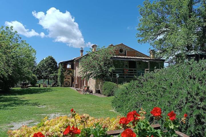 Appartamento intero, Casale in collina. Dependance per 4/6 persone. Vista panoramica! in Urbino, Pesaro-Urbino