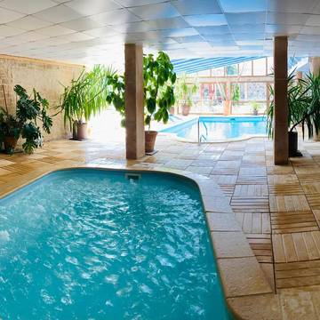 Gîte pour 2 personnes, avec piscine ainsi que jacuzzi et balcon à Bolquère