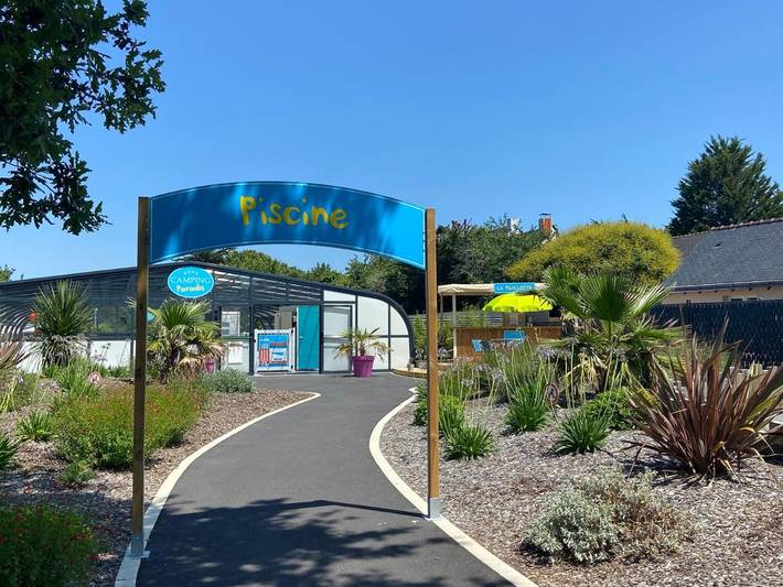 Location de vacances pour 4 personnes, avec terrasse ainsi que jacuzzi et piscine, animaux acceptés à Saint-Molf