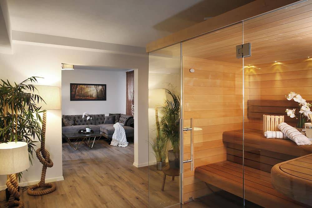 Entire apartment, Private Spa Lux with Whirlpool and Sauna in Zurich in Zürich 49 Höngg, Zurich