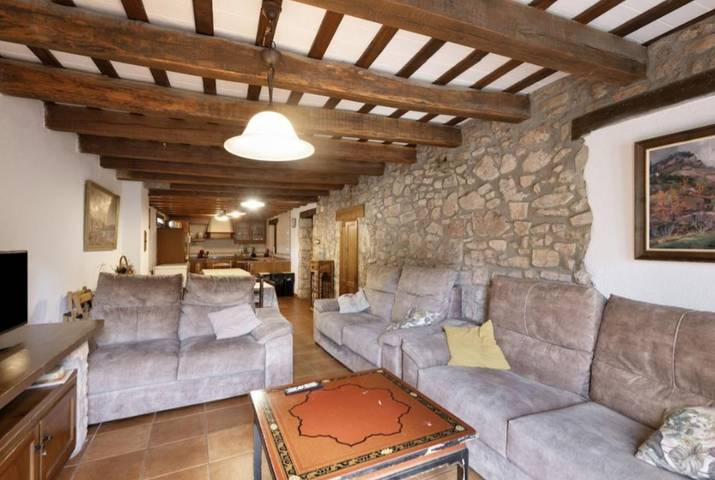 Casa rural para 12 personas, con jardín además de vistas y piscina, Se admiten mascotas en Bages - 3