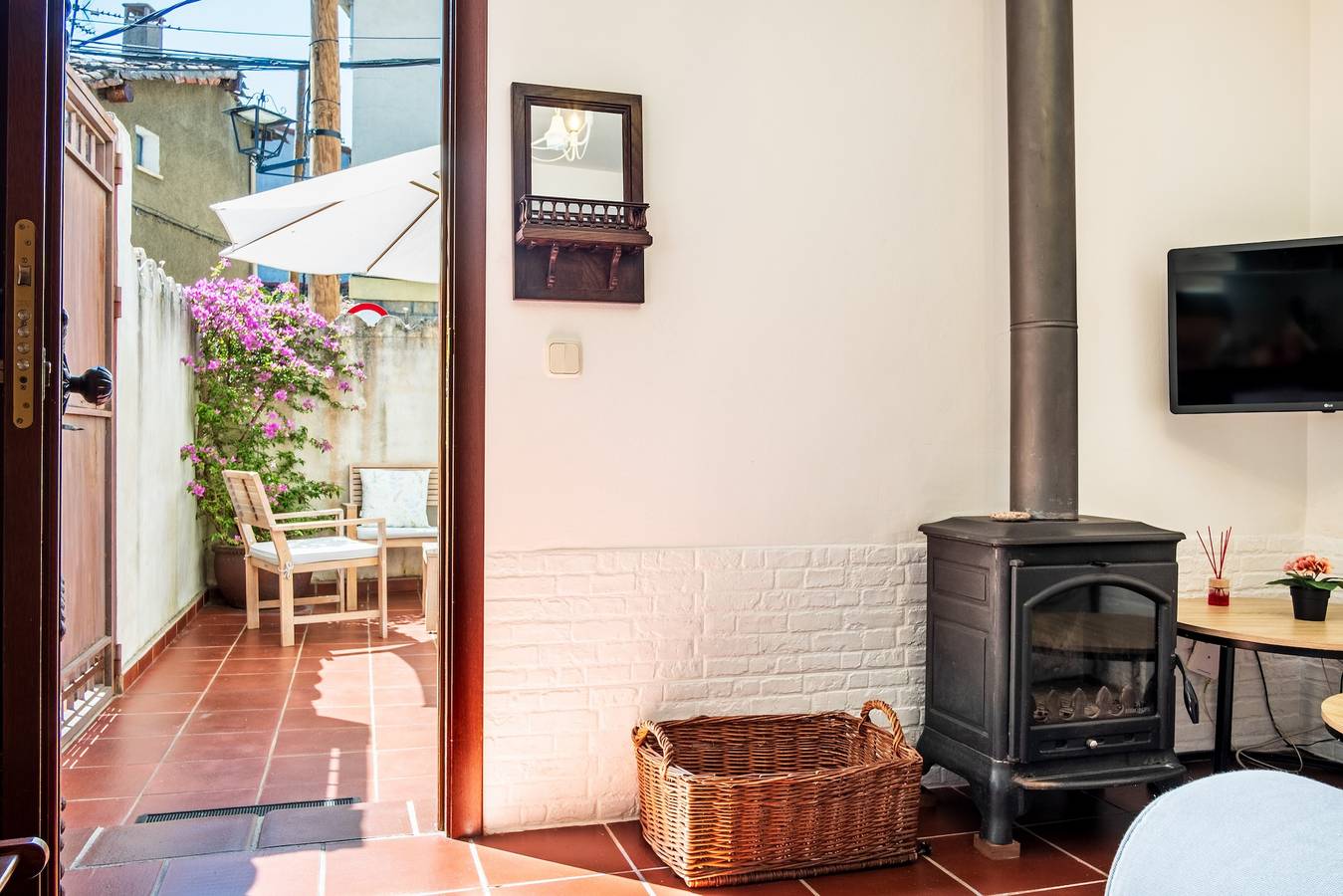 Holiday Home 'El Cabildo' with Private Patio and Wi-Fi in Piedralaves, Ávila Region