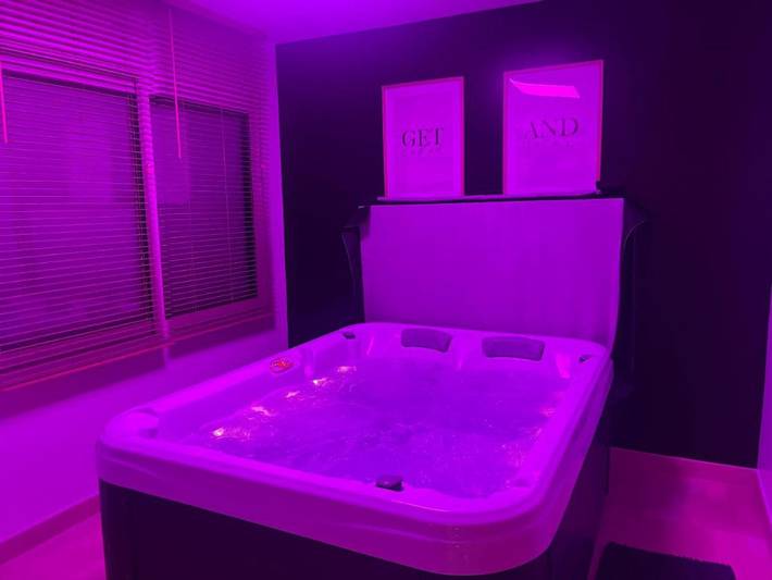 Maison de vacances pour 2 personnes, avec piscine et jardin ainsi que terrasse et jacuzzi
