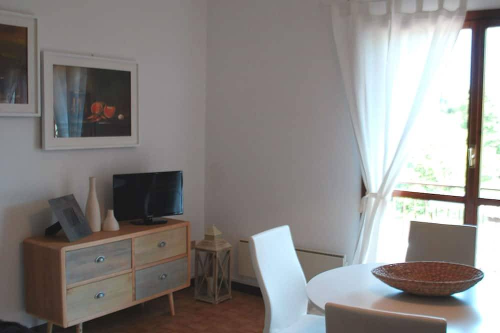 Entire apartment, Beautiful apartment close to the center with balcony and fantastic lake view in Prabione, Tignale