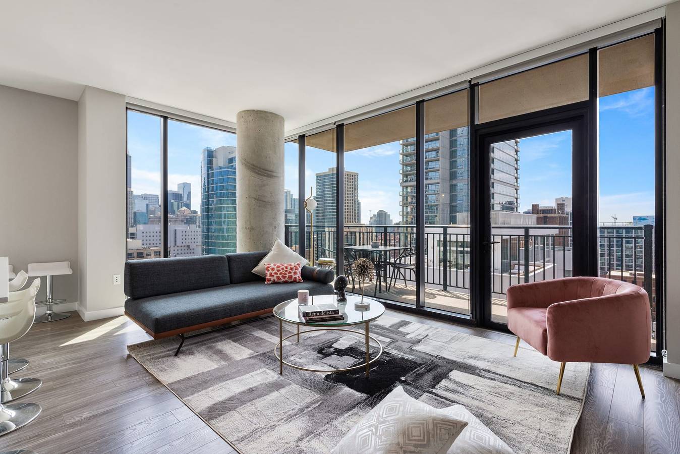 Vacation Rental for 5 Guests in Chicago, Cook County