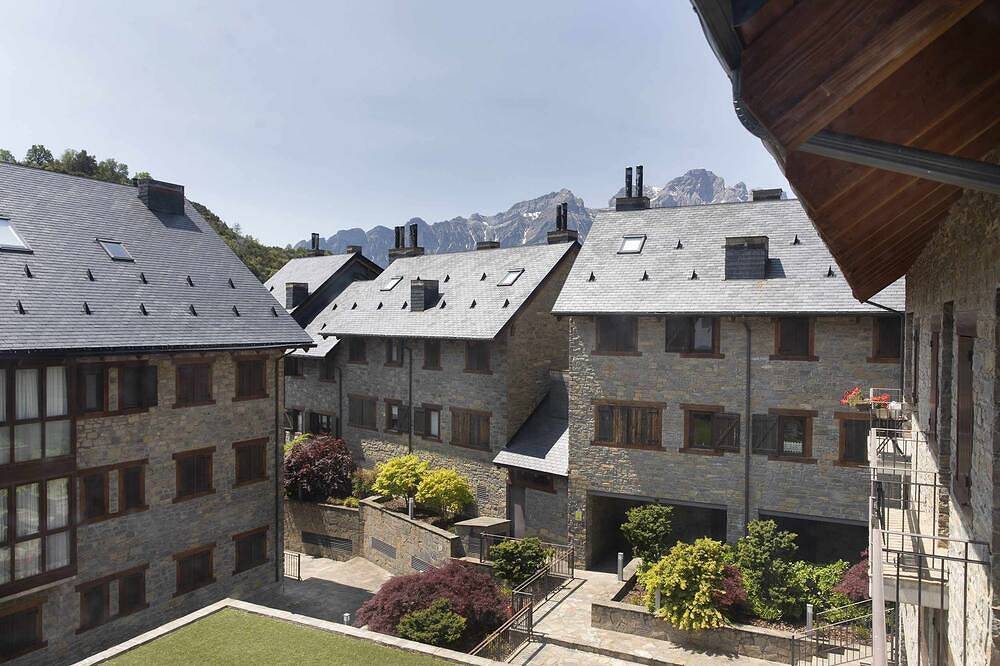 Entire apartment, Acentor Alpino by Bevalle in Panticosa (Ski), Panticosa