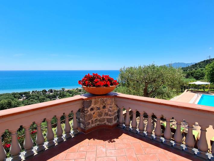 Traumvilla mit Panoramapool in Villammare, Vibonati