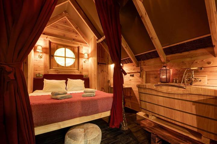 Appart’hôtel pour 2 personnes, avec vue ainsi que sauna et jardin, animaux acceptés