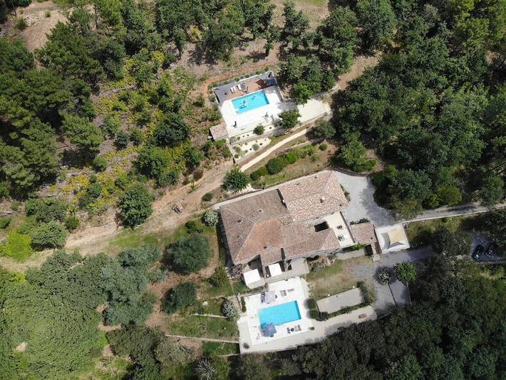 Location de vacances pour 16 personnes, avec Terrasse ainsi que Jardin et Piscine à Laurac-en-Vivarais