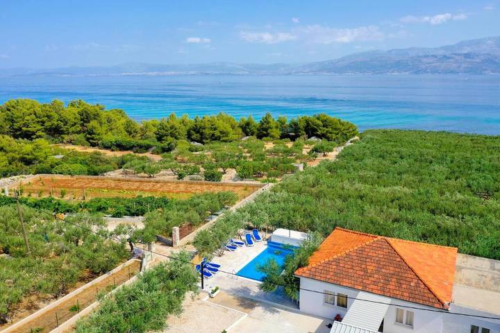 Ferienhaus für 10 Personen, mit Ausblick und Garten sowie Pool auf Brac