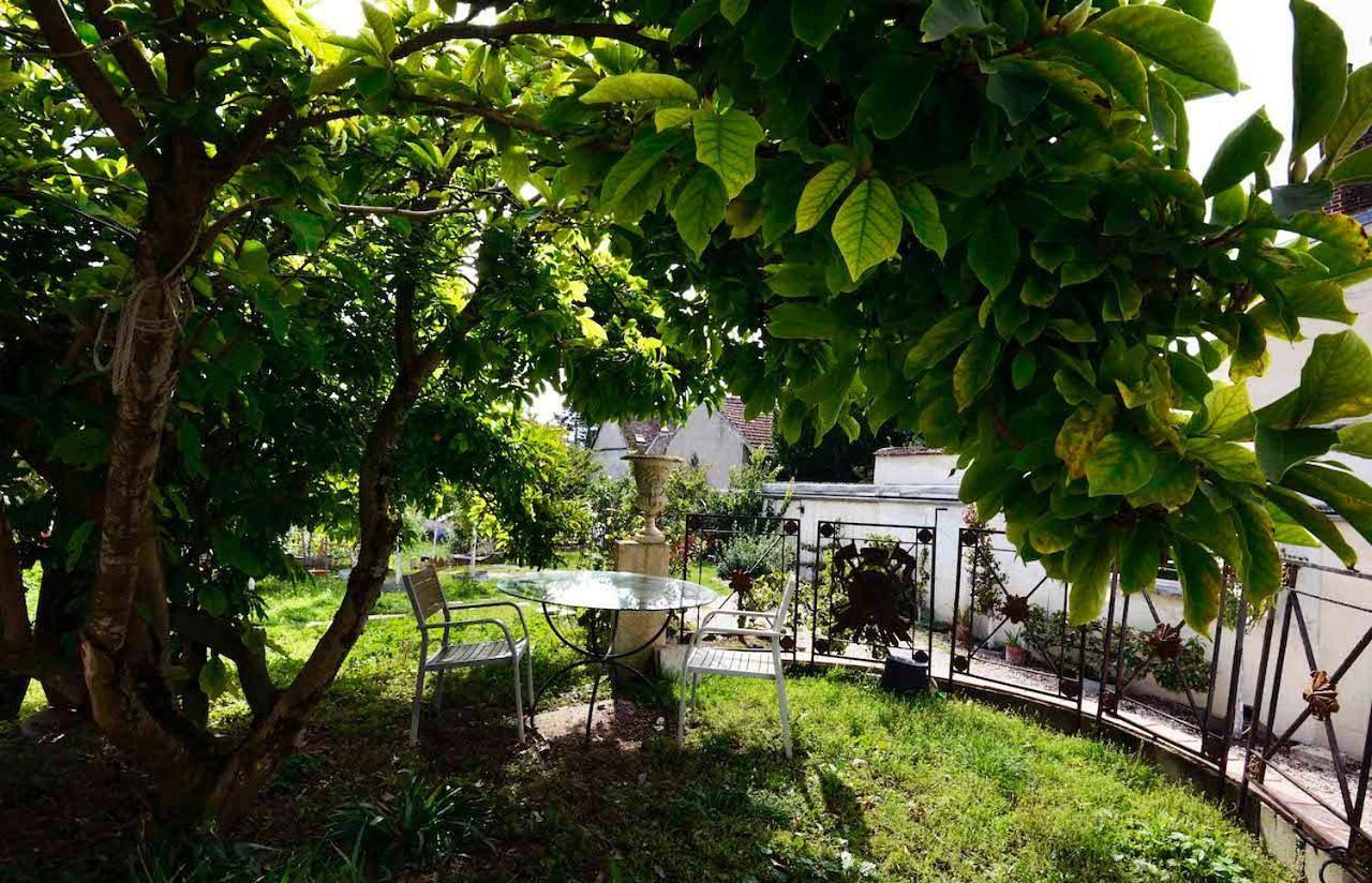 Family Room with Private Terrace and garden view in Sens, Yonne