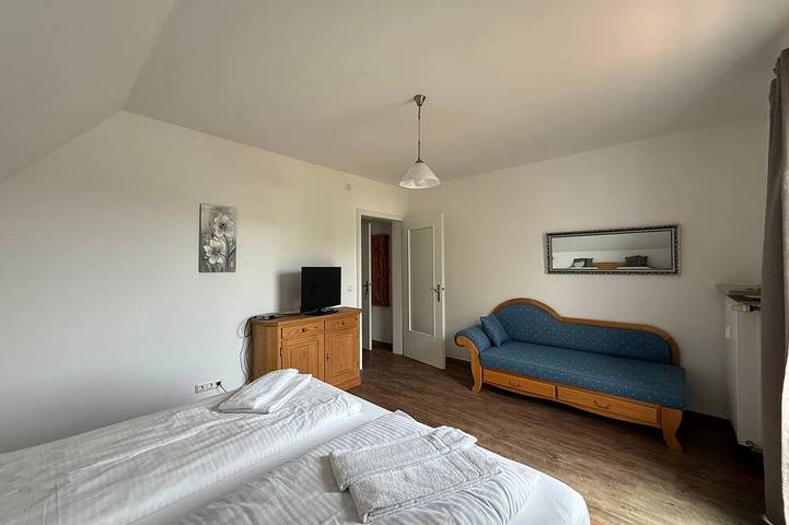Ganze Wohnung, Doppelzimmer für 2 Gäste mit 14m² in Rottenbuch in Rottenbuch, Romantische Straße