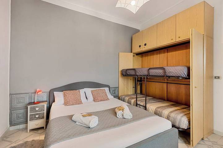 Entire apartment, Vacation House With Sea View in the Cinque Terre 200 m from the sea. Alba Marina in La Spezia, Riviera di Levante